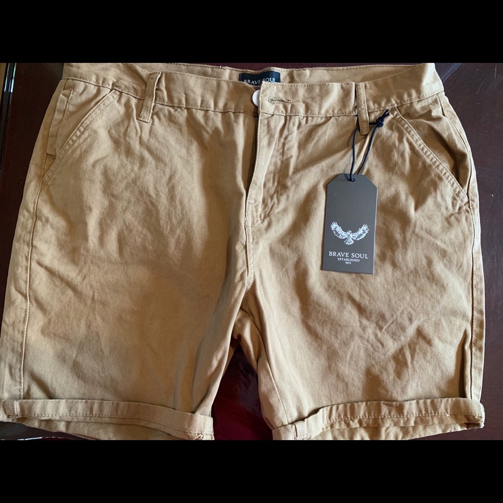 Brave Soul Tan Shorts Men’s Large